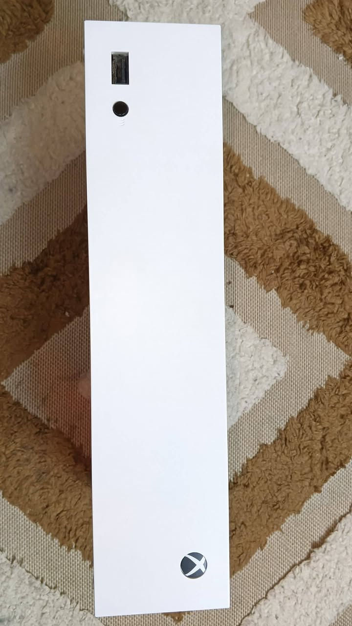 إكس بوكس سيرس اس جديد كامل ملحقاته استعمال شهر ويدة كيم سير احترافيه سعر 375 وبي  للاستفسار *********** متوفر واتساب
