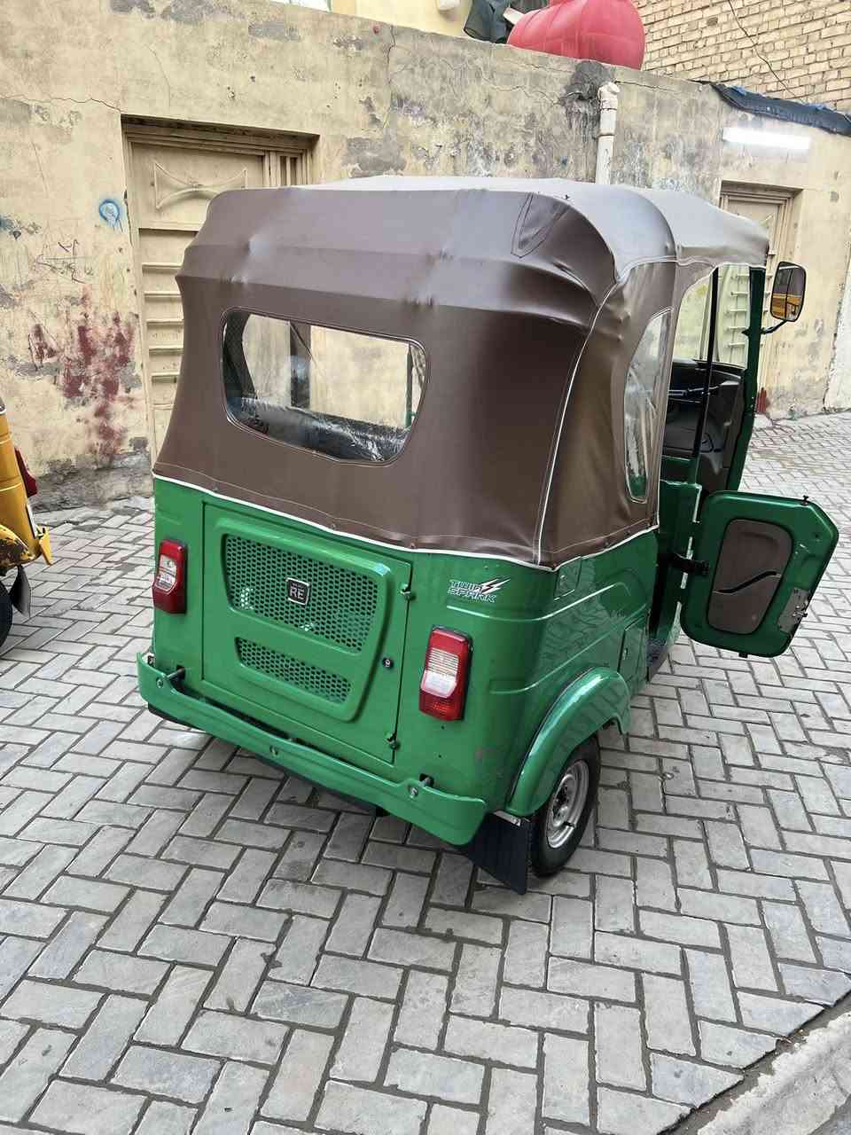 موديل 22 شهر 9 مكفوله عده كم طخه وره ضربه خفيفه راجعه مكان مدينه الصدر اتصل ***********
