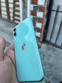 آيفون 11 عادي بطاريه83 ذاكره 128 الجهاز مامفتوح بي برغي وتر جهاز مفتوح...