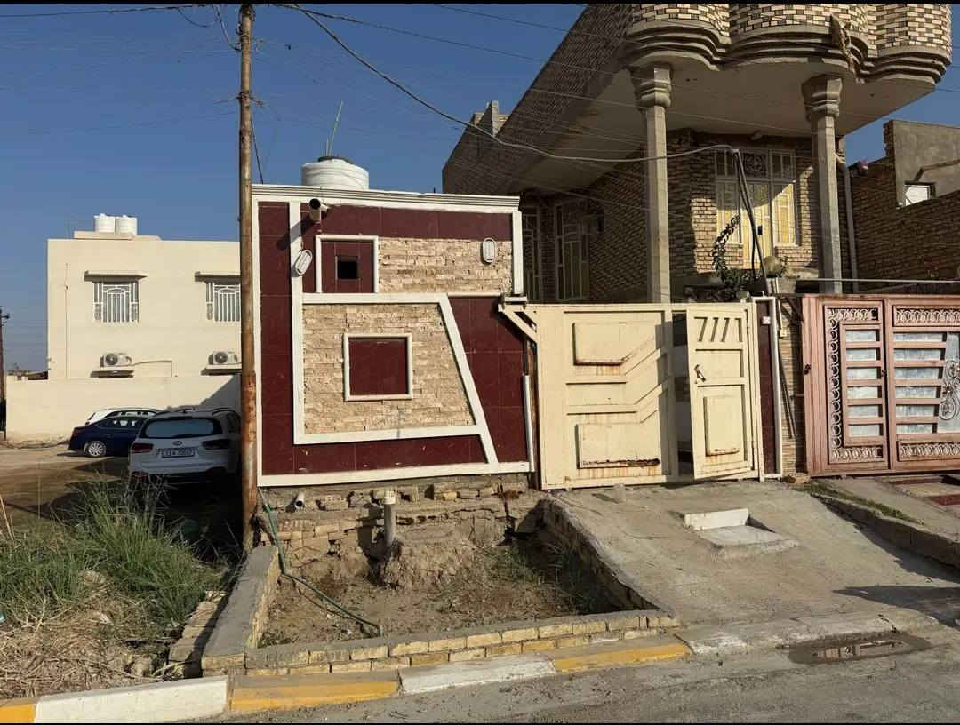 دار للبيع  بالمشتل مساحه 150 متر٢ الواجهه 6*25 على ساحه  غرفه  وديوانيه وصاله ومطبخ وصحيات داخليه و خارجيه وكراج  البيت عكاده البيت نظيف جدا يقع في الفرع الأول قبل الجامعه من جهة الشارع الرئيسي. مكلف بالنشر. رقم***********  . أو راسلني خاص إذ لم تتم الاجابه بالخط.
