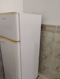 ثلاجه • للبيع • عليها مجال