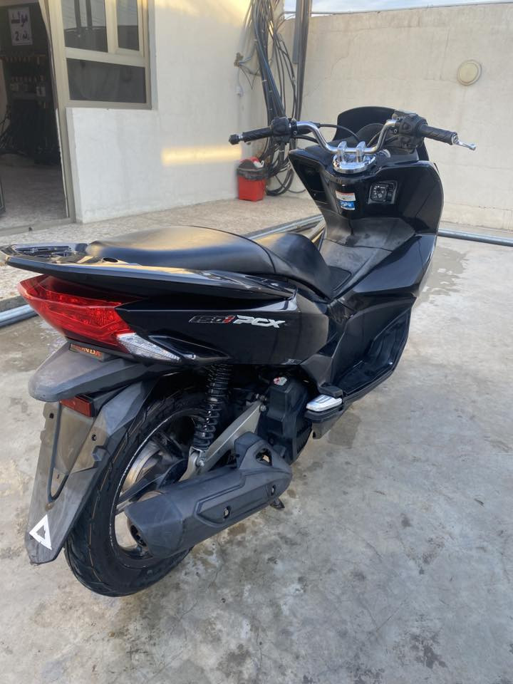 سلام عليكم PCX جيل ثاني ياباني
مكفوله مكينه بلادي خرسه بس لكفر يرادله ملاحضات بسيطه  

ماشيه50الف ☑️ 

مكينه 150☑️ 

حساس زدحام ☑️

حساس ستان ☑️ 

مابيه اي نقص شرط المكينه اذا مفتوحه ترجع الدراجه السعر12 وبيه مجال

مكاني بغداد الدوره رقمي ***********
