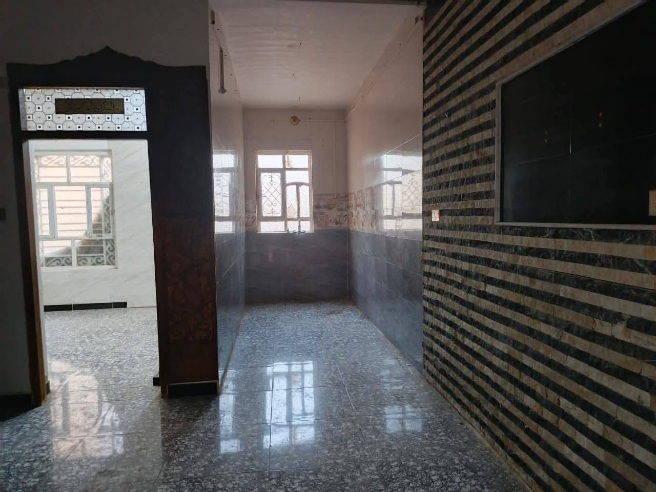 دار سكن في حي الامين المساحه  115 م  يحتوي على غرفة نوم واستقبال ومطبخ وصاله وحمامات داخليه وخارجيه .. البيت جاهز وبناء نظيف جدا ..
موقع الدار //  نزلة سيد حسين ( أبو الأنشائيه )
ملاحظه // يرهم نص السعر نقدي والباقي اقصاط
  للاستفسار الاتصال على
    ***********
    ***********
