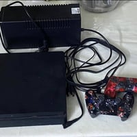 PS4 مهكر  مساحة 1T( تيرا ) نظام 9:00 يدات عدد 2 يو بي اس منزلين بي 8 ا...
