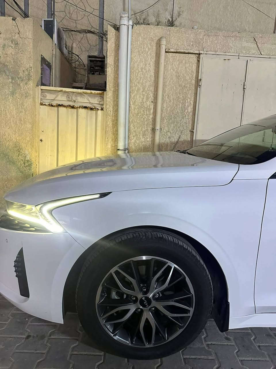 k5 للبيع
موديل 22  سعر 197

مواصفات خليجي كفاله عامه محرك 2000 دوش كشنات جلد 
قطعتين تبريد 
تشغل عن بعد 
خاصية تعديل مناخ 
كشن كهرباء 
مري شفط
5 وضعيات قياده 
رادار خلفي امامي 
ترحيب عند الاقتارب
ماشيه 75
سياره جديده عل وضع الشركه 
بيه فقط شخط جداً بسيط 
رقم اربيل الجديده بسمي 
مكاني النجف 
للاتصال على الرقم ***********
