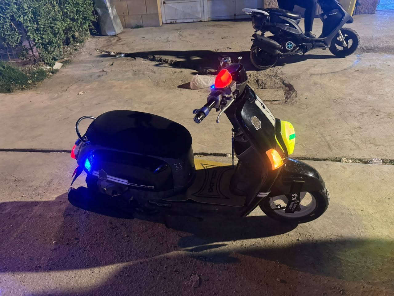 السلام عليكم دراجه ماكس بوليس لبيع مختمه كامله كهربايات كله شغال سلف هندر مكينه خرسه اشاير كلوبات كله شغال ماكو اي نقص تايرات جديده مكينه ما مفتوحه برغي بيها السعر 550 بيها مجال حك الجيه راسلني أو اتصل *********** المكان الخالص هبهب
