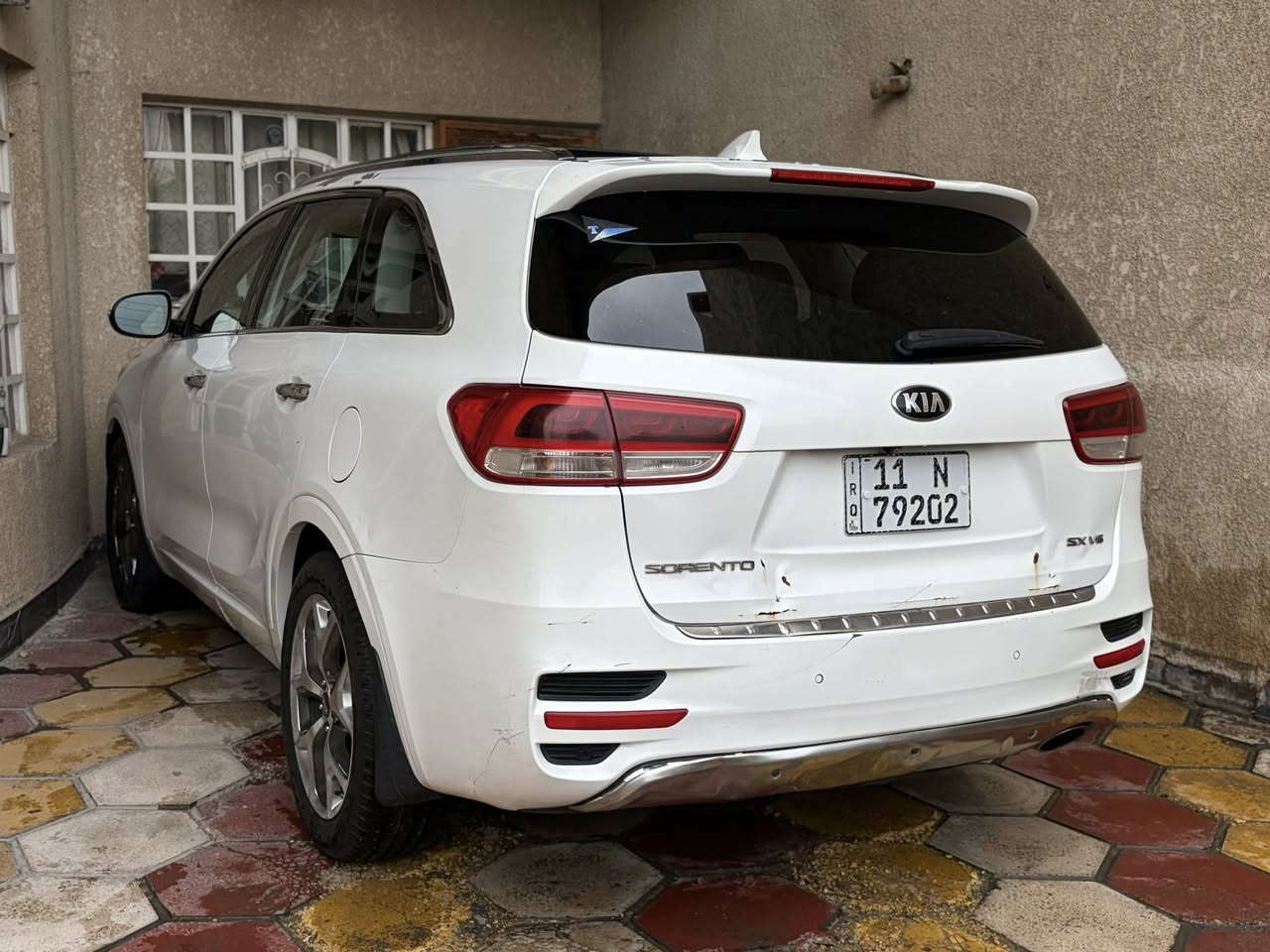 السلام عليكم 
سورنتو 2016
وارد حادثه بابين ومبدلات نفس اللون 
وقطعتين كلير من امريكا 
فول فول مواصفات sx
ماشيه 148
مكينه 6
7راكب
مكاني بغداد 
السعر 168$
للاتصال ***********
