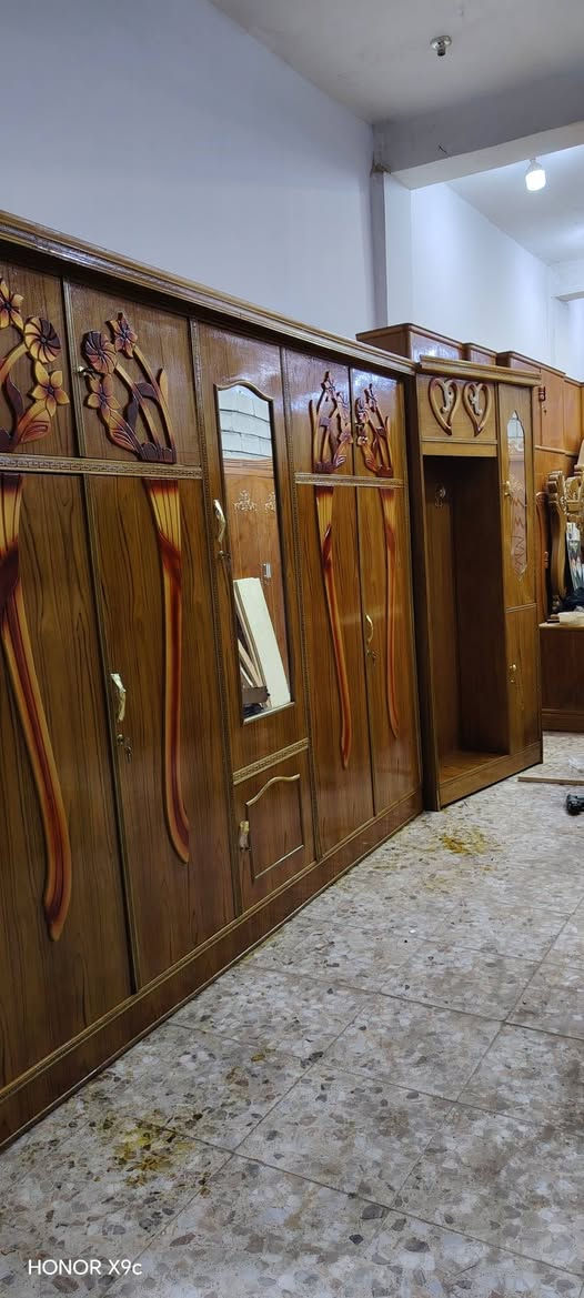 السلام عليكم غرفه كامله ام الخمس بيبان شغل نظيفه شغل درجه ثانيه طابقين شغل سوقي  طابقين شغل سوقي الوجه صاج الكنتور 5 ملم غرفه جديده كلش ما مستعمله هواي استعمال قليل جاهزه وكامله اي نقص ما بها 625 شامل الشد والتوصيل مجانا بيها مجال قليل للشراي *********** واتساب مكاني نجف ناحيه الرضويه قرب الجسر مال الرضويه
