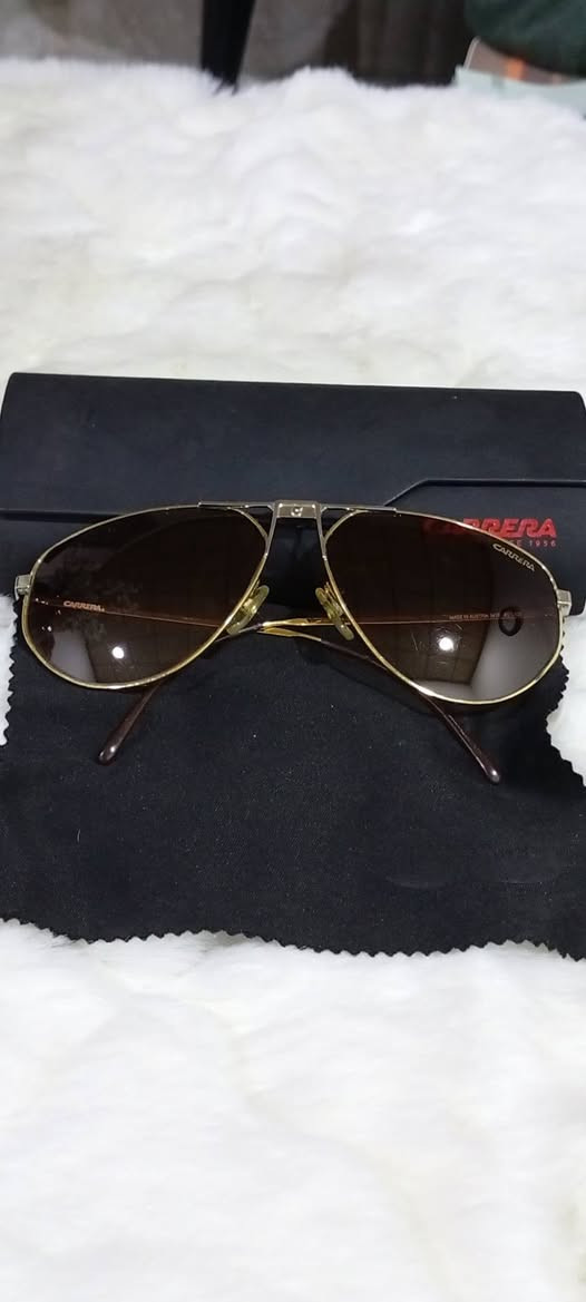 قطعة نادرة جدا
نظارة ماركة كاريرا رئاسي

صناعة: نمسا

قياس: وسط الى كبير

اطار مطلية بالذهب

عدسات بوليكاربون

لون عدسة : متدرج

فلتر: uv400 لحماية العين من أشعة فوق البنفسجية 

وزنه خفيف

انتاج تسعينات

للاستفسار: واتس اب ***********
