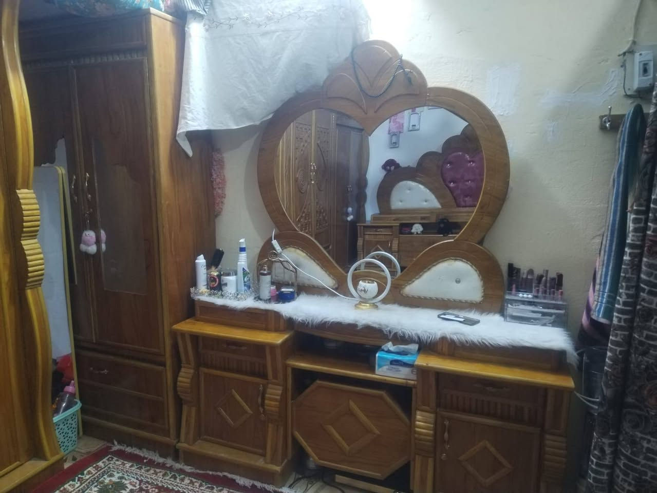 السلام عليكم
غرفة نوم اخشاب قوي 
شغل الحله
الغرفة نضيفة ومستخدمه فتره قليلة
كاملة مع كل الملحقات
للاستفسار
***********
متواجد على الوتساب عمارة, ميسان
