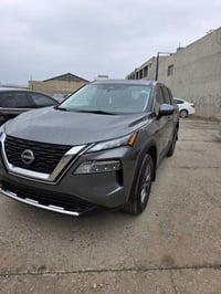 Nissan Rogue 2023 S AWD V 4 نيسان روج 2023  s awd v 4 4 سلندر ( بستن )...