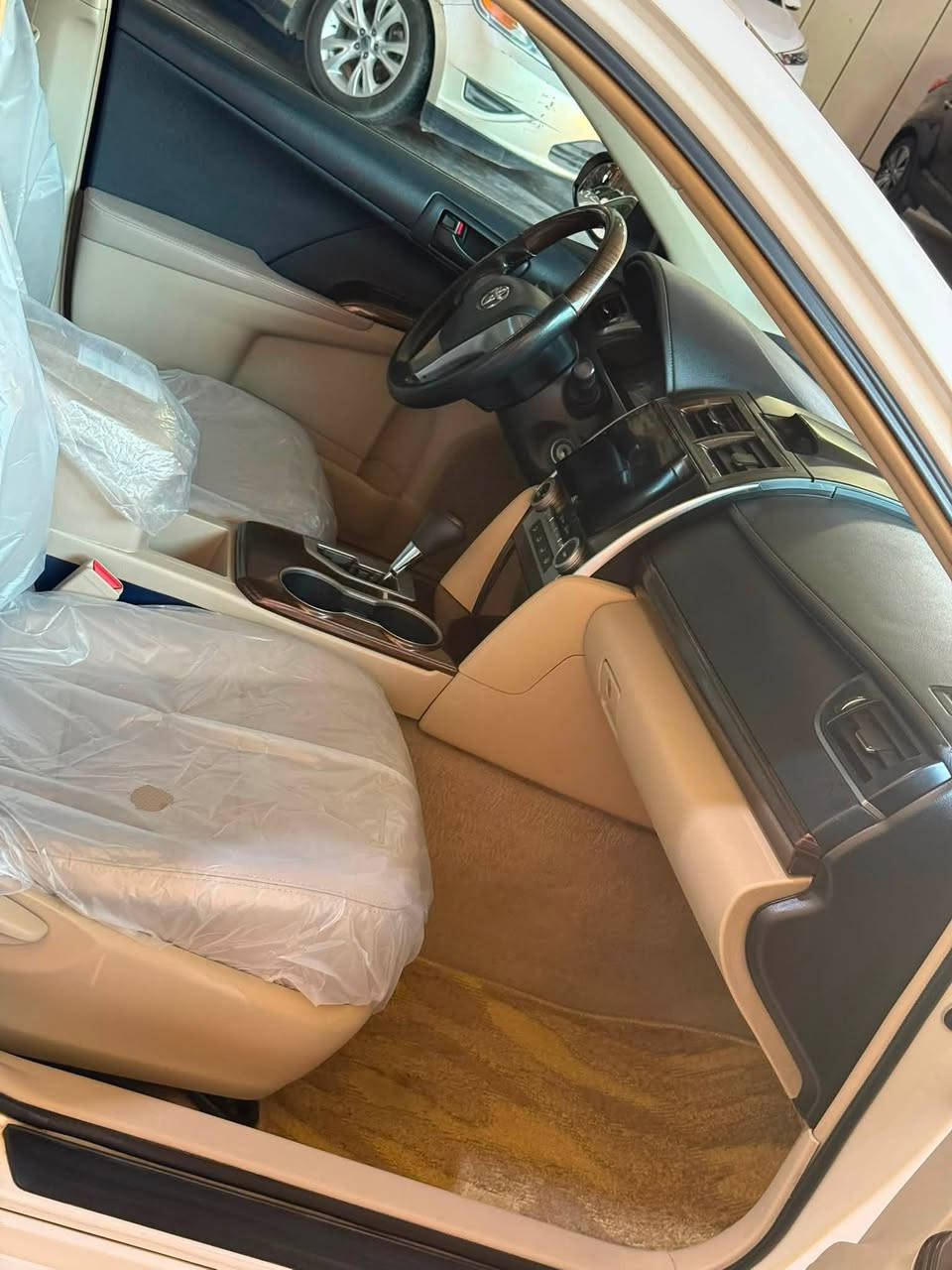 كامري خليجي 2015 GL 
سياره جديده بيها رش قطعتين بدون داخل وباب مبدل اصلي بدون تعديل بارد رقم اربيل جديد 
مواصفات حساس ويل كب شاشه 
كير مكينه مكفولات سعرها 145 بيها مجال قليل مكاني بغداد 
***********
