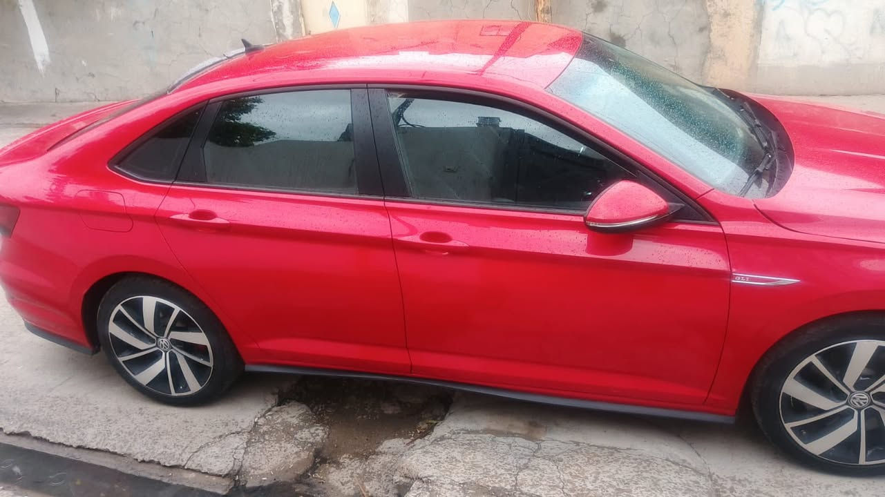 Volkswagen jetta 2021 

سلام و عليكم أخوان 🌹

للبيع او مراوس 

جيتا  مواصفات
محرك 20توربو. اسبورت 

( بصمة - كشنات هيتر- رادار أمامي و خلفي و جانبي - أنوار ليد أمامي و خلفي بلادي - ويل ارلاين و دفيوسر ارلاين بلادي - تحكم ستيرن كامل - كاميرا و حساس و أبل كار بله ي )

ضرار بونيد فقط 

رقم اربيل تحويل و وكالة و غرامات كلها بشرط 

حجر بيئة قير محرك كلها بشرط 

دينار مصروف مابي سيرفس كامل شركة و أيد وحده سنوية بأسمي و سنوية لحد 2029

السعر135 بي مجال  للطيبين 🌹 

***********
***********
واتساب موجود
