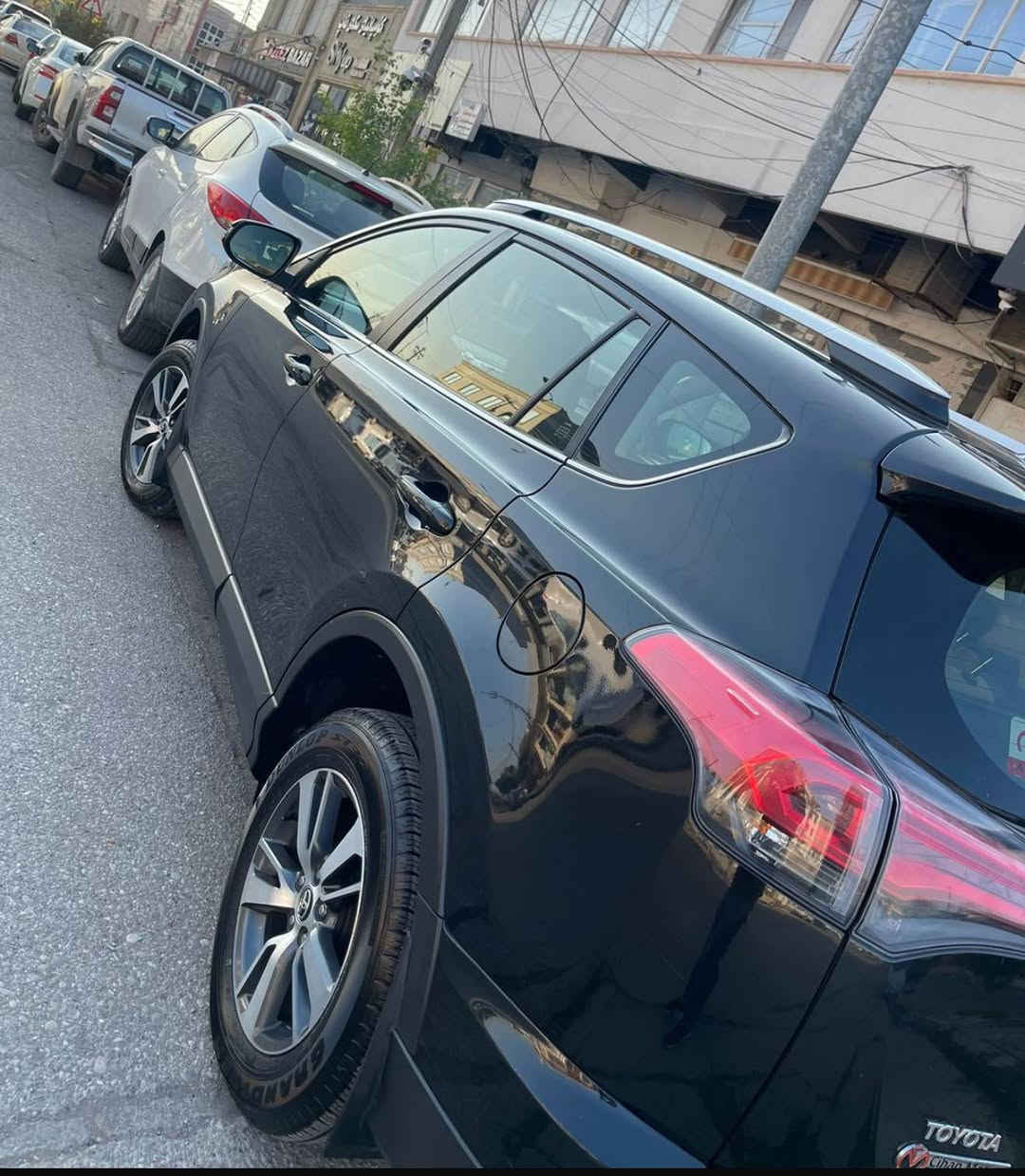 تویوتا راف4
لیمیتد شریکە تویوتا عراق .
فولل مواصفات ٨١٠٠٠ کم 
سلاید 
بەسمە داخلی قیسی جلد
سندق شفط
پیش و پشت حساس
لایت و بگلات لید
هیچی نیە سبوغ دعامیش بەشەرت. تەنها بستیک تعدیلی هەیە.
وەتس اپ *********** أربيل, العراق
