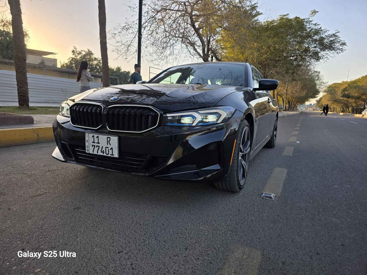 السلام عليكم
للبيع BMW 330e موديل 2024

فول أعلى فئة بالمواصفات
محرك 2.0 توين باور تيربو  292 حصان والعزم 420 نيوتن

السياره تعمل بنظام (البنزين + هايبرد + كهرباء) اقتصادية جداً
مع امكانية شحن السيارة بالكهرباء تقطع مسافه من 30 الى 45 كيلو 

ماشية9 الاف فقط ميل  ا
 
4.فتحة سلايد روف
5.داتا شو Head Up Display (يعرض بالجامه الامامية)
6.نظام صوت فاخر Harman/Kardon Logic 7
7.شاشة كبيرة متصله خاصه بموديل 23 و24
8.فتح الصندوك بالقدم 
9.لايت ليزر اصلي داينمك
10.كشنات جلد لون جملي Camel + الكشنات كهرباء وخزن ميموري 
11.تدفئه بالمقود والكشنات
12.تصعيد وفتح الزجاج بالبصمه
13.حساسات امامي خلفي جانبي
14.اضاءة محيطية متغيرة الالوان
16.نظام تعتيم بالمري Auto Dim
17.شفتات بالمقود
18.شاحن تلفون وايرلس
19.نظام الترحيب عن الاقتراب من السيارة
20.ابل كار بلي وايرليس
21.رادار امامي
22.رادار النقطة العمياء
23.رادار الخروج عن المسار

ضررها جاملغ  الامامي وبنيد امامي  وتم  تبديلهم  نفس  اللون
جميع الايرباكات  تبديلهم اصلي

السعر 280 ورقه  وفيها مجال  للجاد. بل الشراء
مكان السيارة بغداد
***********
