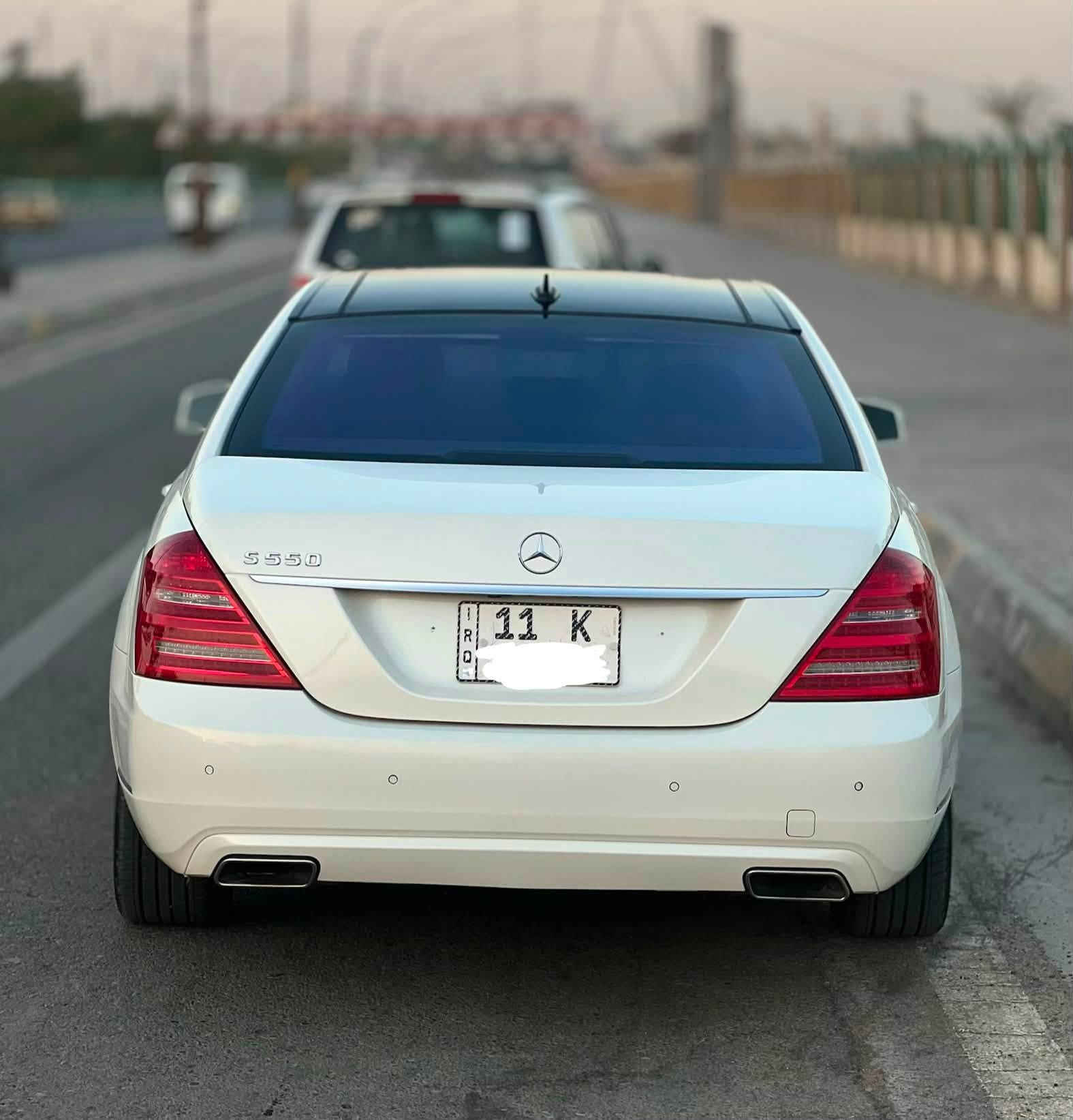 السلام عليكم
للبيع: مرسيدس S550 موديل 2010

🚘 المواصفات العامة:

* 8 سلندر
* اللون: أبيض
* مكينة، كير، وتبريد بحالة الوكالة
* السيارة على وضع الشركة، وما بيها أي نقص

المواصفات:

* ناظور ليلي
* رادار أمامي وخلفي
* سقف بانوراما (طكتين)
* أربعة أبواب شفط مع صندوق شفط وكهربائي
* لايت عدسة بلادي زينون
* بروجكتر LED
* تدفئة وتبريد لجميع الكشنات
* أربعة كشنات بتحكم منفصل مع ميموري (3 وضعيات)
* تحكم كامل بالكشنات الخلفية مع نفخ وتعديل، وتحكم منفصل بالأجواء الخلفية
* سماعات هارمن كاردن
* كشنات جلد بلادي جديدة جداً
* مرايا شفط وقلاب
* تحكم كامل بالستيرن
* كروز كنترول
* شاشة متحركة يمين ويسار مع شاشة أعطال في الدشبورد
* خمس بردات خلفية كهربائية
* سايد بريك بصمة
* شفتات ستيرن
* 3 وضعيات قيادة
* لايت داينمك يلتف مع حركة الستيرن
* وغيرها من المواصفات

✅ حالة السيارة:

* كلين جداً
* بدون قطرة صبغ
* بدون شخط
* بدون بارد

📄 الأوراق:

* رقم بغداد الجديد
* السنوية نافذة إلى (31)
* هزة جديدة

💰 السعر: 208 وقابل للتفاوض

📍 الموقع: ديالى – بعقوبة – تقاطع القدس

📞 للاستفسار: ***********
