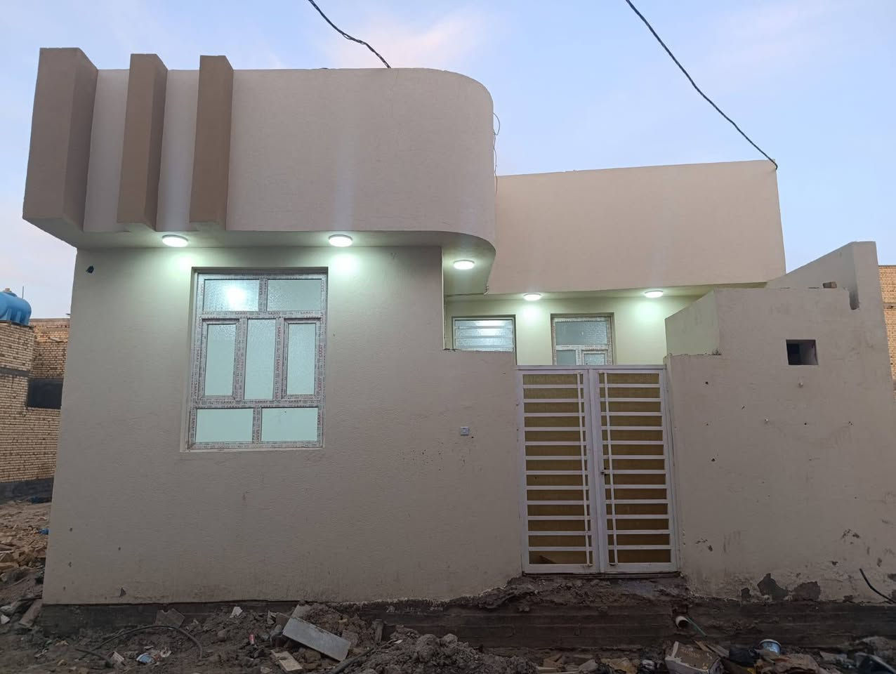 بيت للبيع بحي المالكي 
مساحته 100 م
السعر 100 
مكتب عقارات الاسياد 
بأدارة نور حبيب الزركاني 
📍 ناصريه لشموخ مقابل عمارات الشموخ 
***********
