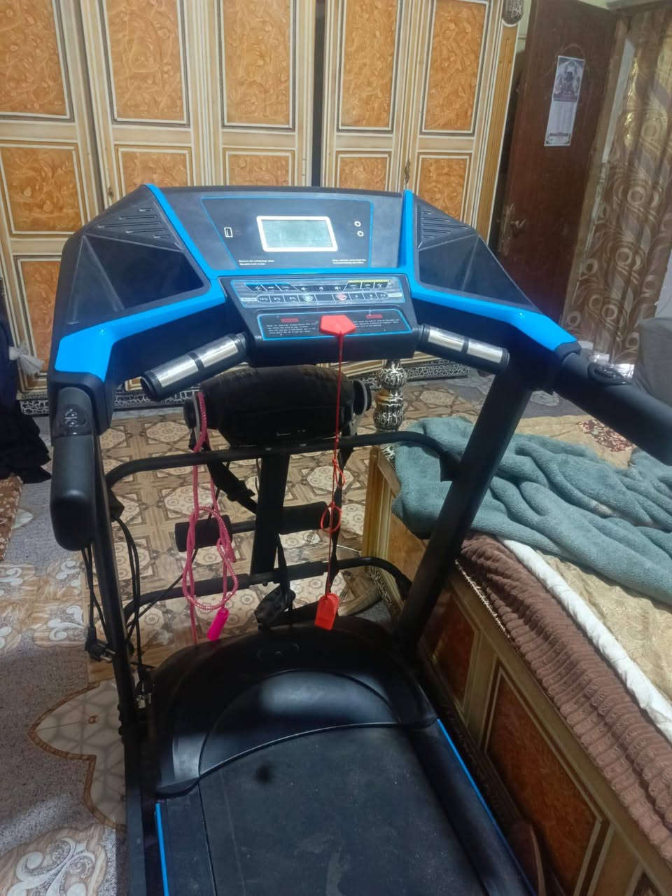 السلام عليكم عندي جهاز جري للبيع نضيف كلش استخدام قليل السعر ٢٥٠ المكان البصره الجزيره زين العابدين رقم ***********
