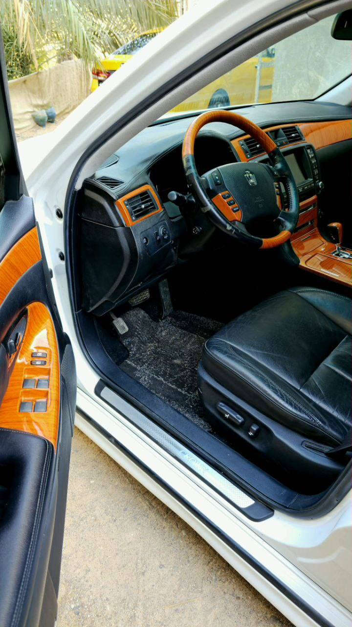 كراون شاهينة  تسجيل جديد مكفولة رقم بصرة مزاد كمركي 
موديل 2004 
اتلث
3 دكم 
شاصي 82
فتحه
دواخل جلد
العنوان البصرة قضاء المدينة 
***********
