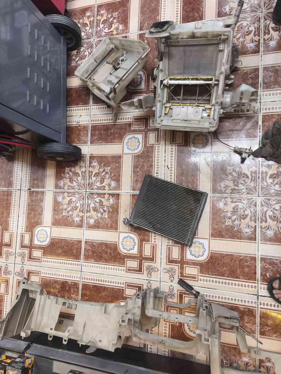 السلام عليكم 
تم بفضل الله تعالى اليوم استبدال فريز كورلار 2013 بفريز اصلي  دنسو. وشحن. غاز فرنسي اصلي حسب ضوابط الشركه المصنعه وتم إرجاعها إلى وضع الشركه والفضل لله 
محمد العاني لصيانه السيارات 
بغداد الغزالية قرب قاعه عبله مقابل المجمع السويسري 
***********
***********
 فضل وليس أمر متابعه الصفحه ليصلك كل جديد.   وتعليق  بكلمه طيبه
