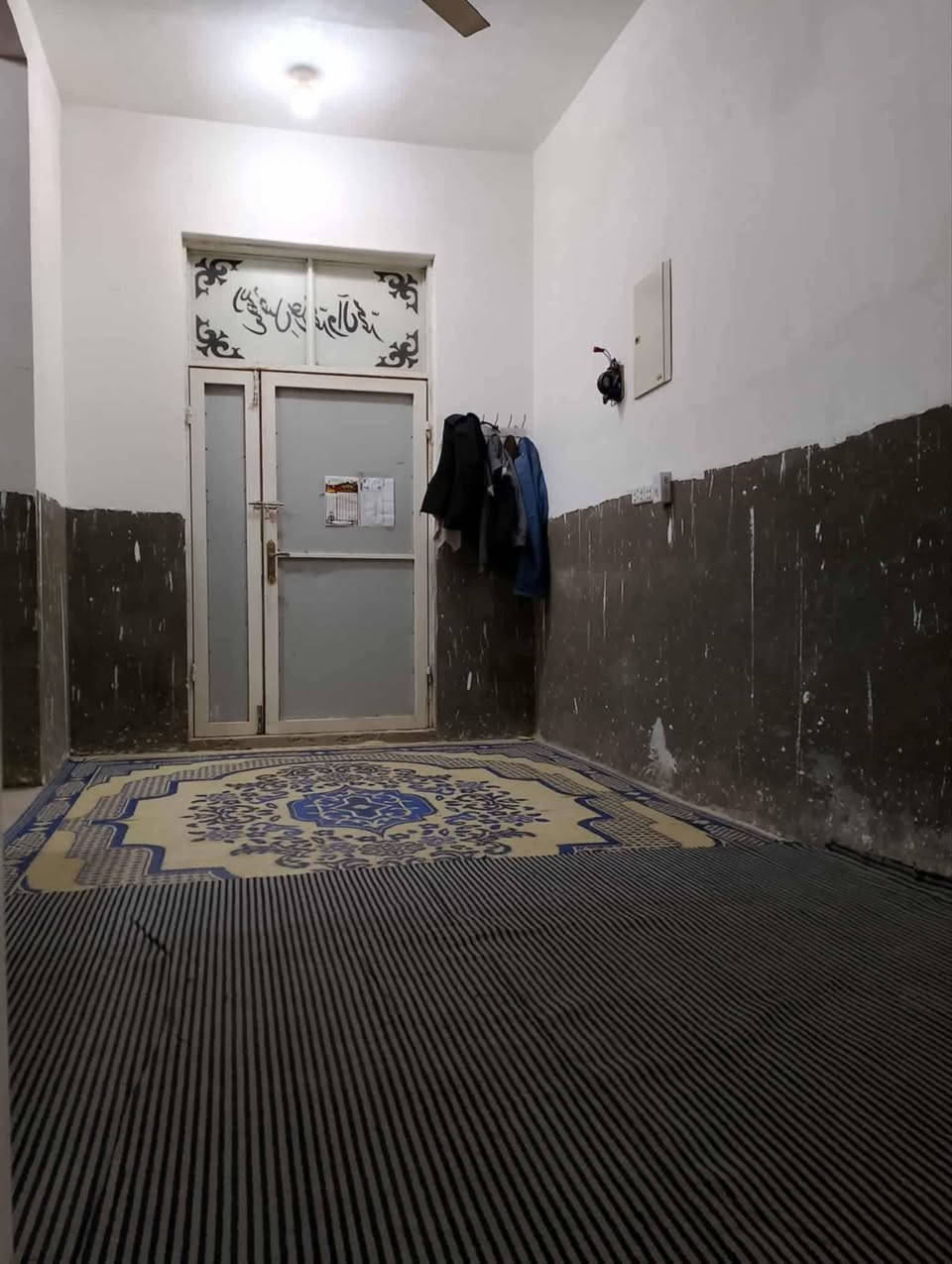 #اللهم صل على محمد وآل محمد 
#للبيع للبيع 
 #دونم + دار ( سند 25 )
#مداور أسهم  حصة البائع كاملة تداور )
#المساحة الكلية للارض دونم  2500 متر
#واجهة الارض 50 متر والنزال 50 متر
#مساحة البناء 300 متر مسلح
#منطقة البو حجر (يداور بأسم المشتري)
#بناء سنة 2022 والبناء متعوب عليه(اساس حجر ورباط والسقف مسلح)
#طابق واحد مسلح 
#يحتوي على 
غرف عدد 3 إكبار وصالة كبيرة وبراني كبيرة ومطبخ حار وبارد كبير ودرج لف ومناور 3 
#يوجد نقص بالدار السيراميك والتشاريف 
لمعرفة السعر لطفا اعمل متابعة لمكتبنا
#مكتب الفخامة للعقارات في السماوة
ثم اكتب كلمة (ياالله) وسيتم الرد من قبلنا فوراً وبخدمتكم
#مكتب_الفخامة_للعقارات
للاستفسار اكثر مراسلتنا ع الخاص او الاتصال على الارقام التالية
***********
***********
***********
ويوجد واتساب ع نفس الرقم أو زيارة مكتبنا الواقع في منطقة الحكم مجاور مكتب العصائب القديم جهة حي العمال قبل معمل ماء الارو نهر الأمل
🌷‏نحن هنـا لأجلكـم وفي جميع الأوقـات.. هدفنـا خدمتكـم ودائمـاً نسعي لنتميز ونـكون تحت شعـار ‎#عطاء_بلا_حدود🌹
