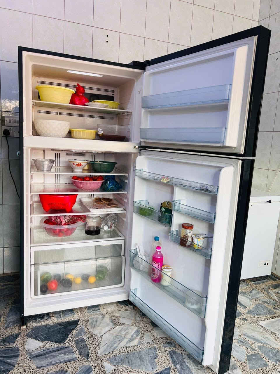 للبيع ثلاجه هيتاشي أكبر حجم اخت الجديدة العنوان الدورة كفائات الصحة ***********
