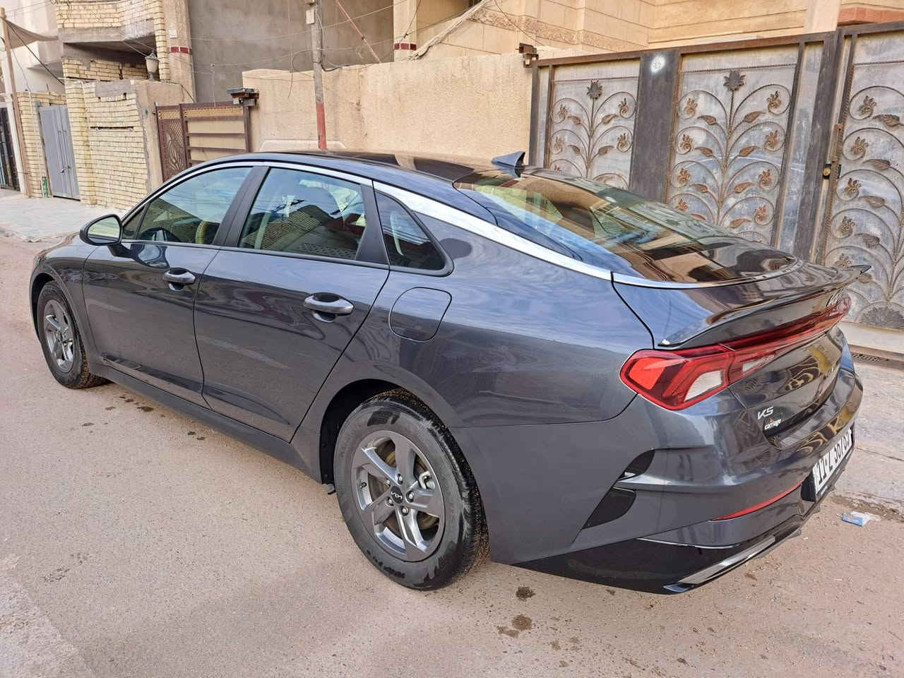 السلام عليكم 
K5 lxs 
رصاصي غامق شذرة 
موديل ٢٠٢٣ 
رقم بغداد بأسمي 
وارد امريكي ضربة خلفية تبديل جنطة تفصيخ ومصبوغ ودعامية مصبوغة تعديل بارد بالحوض وصبغ بالبدنة وبيها  بارد وتكحيل كارت.  السيارة مبولشة وجاهزة 
ماشية ٢٢ الف ميل 
مواصفاتها معروفة 
تشغيل بصمة وبصمة ابواب وصندوق 
تشغيل عن بعد 
رادار امامي وخلفي وجانبي ( نقطة عمياء )
شاشة كار بلي واندرويد اوتو 
جنطة ذكية تفتح عند الاقتراب 
والبقية معروفات 
تصليح درجة أولى ولون مطابق 
السعر 178 وبيها مجال قليل 
واتساب ***********
عنواني شهداء السيدية 
تحياتي للجميع
