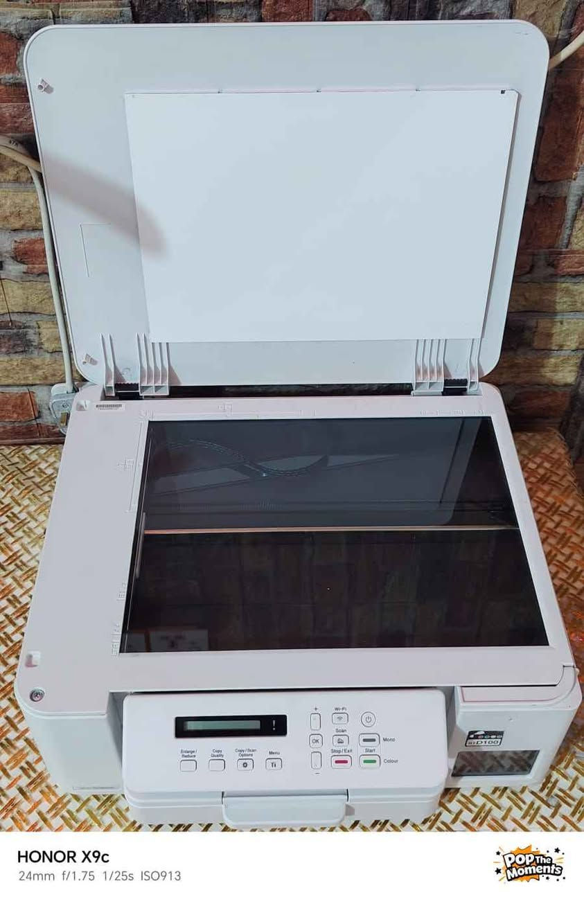 السلام عليكم 
طابعة نوع برذر موديل DCP-536WT اخر اصدار و احدث شي من هاي الفئه 
طبعا بشوفت عينك نضيفه جداً جدا 100/100  و ما بيه لا كسر و لا شخط و لا اي شي قبل شهرين اشتريناهه  و ابد ما استفادينه منه و لا نعرف نستخدمه حته بس مواصفاته تكدر تتصل عليه التلفون أو الحاسبة أو الايباد و تكدر تطبع صور بكافة الاحجام بدقه عاليه و سرعة عاليه تطبع وجهين و استنساخ هم 
عنواني نجف 
توصيل اكو حسب لاتفاق 
(***********) النجف, العراق
