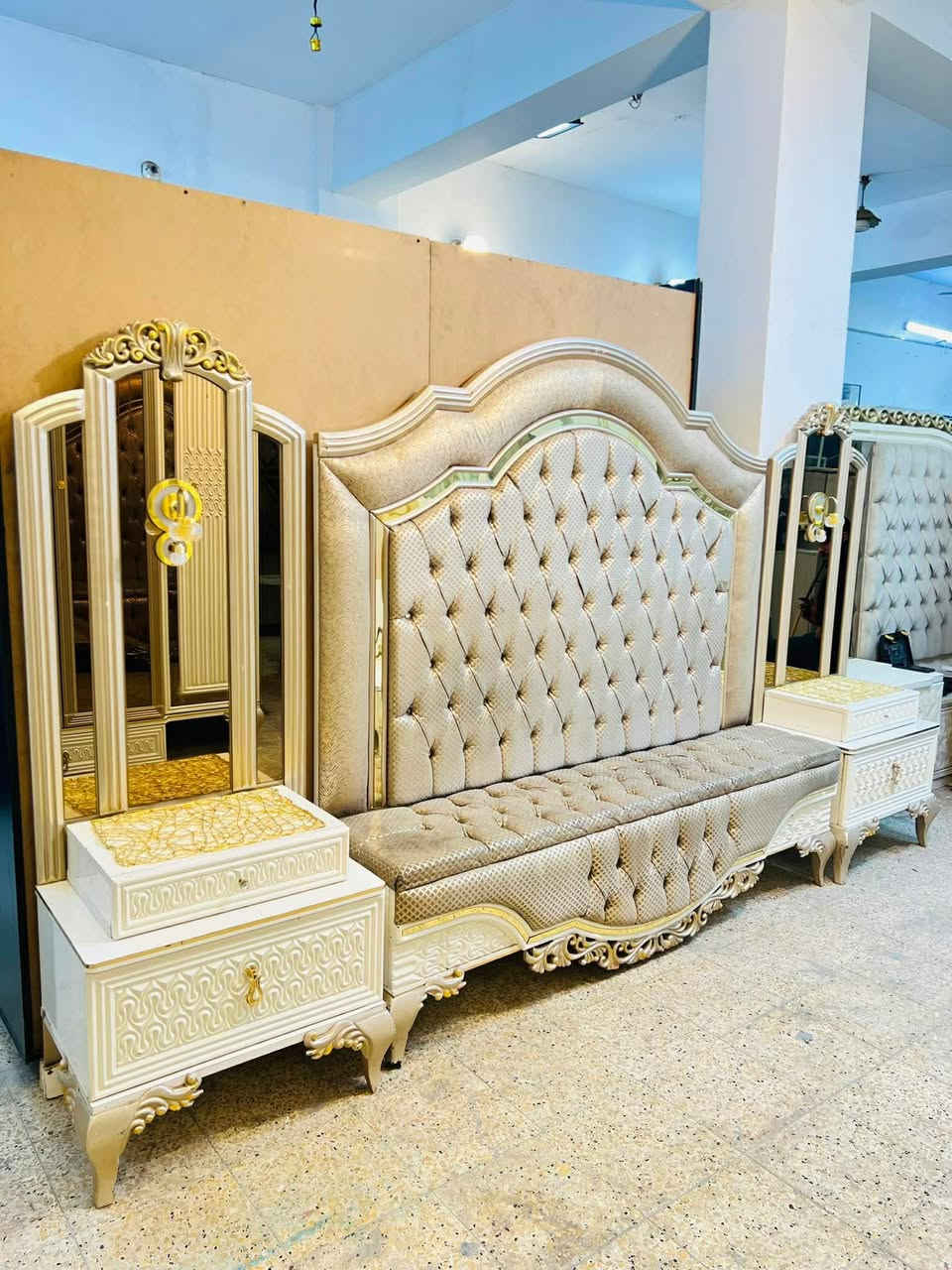 غرفه  9 قطع ملكيه للبيع السعر مليون و700
مع شد ونقل مجاني داخل بغداد للحجز واتس ***********
