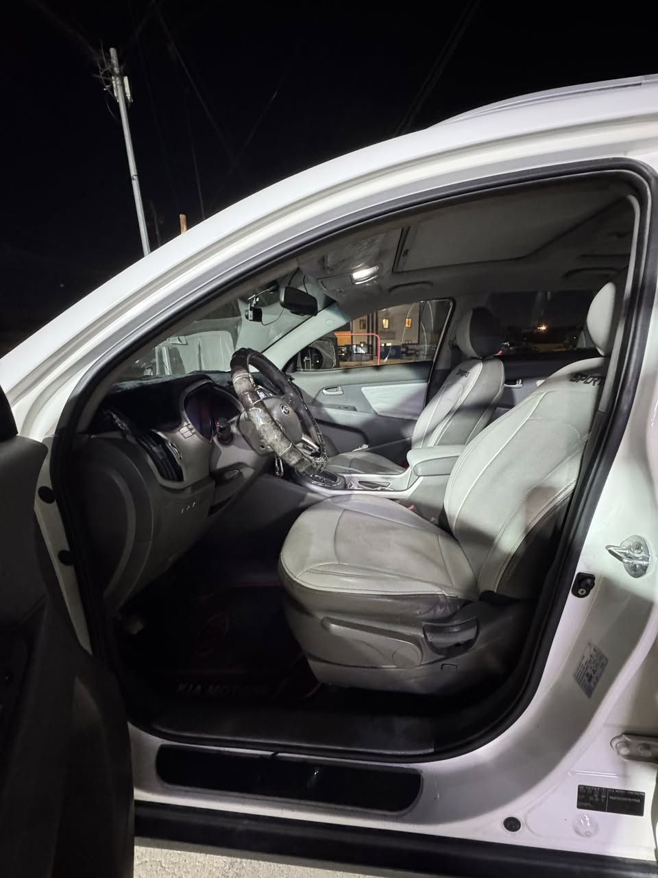 السلام عليكم 
اسبورتج خليجي ٢٠١٧ محرك ٢٤٠٠ دوش 
سياره مكفوله كفاله عامه محرك وكلشي صدر جديد سياره فول فتحه تحكم استيرن 
سياره بيه بارد بجاملغ الخلفي وراجع بارد 
مكان سياره حي اور 
سعر ١٧٠ وبيه مجال حك جيه 
***********
