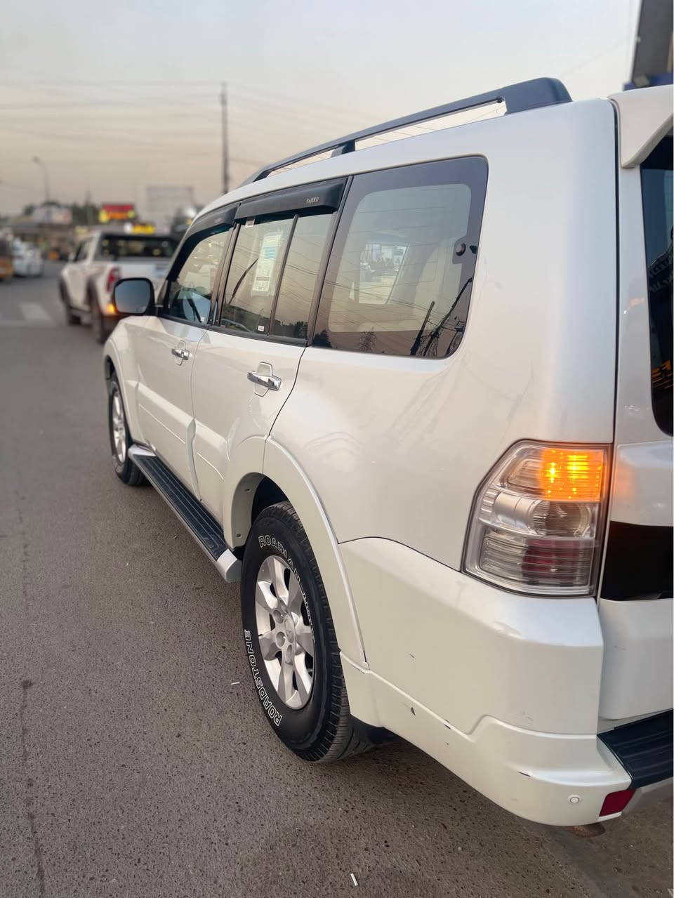 السلام عليكم 
باجيرو موديل 2015صدفي حبتور
ماشية 143الف
محرك كير مكفولات
بيه بنيد صبغ ودعامية بدون دواخل 
السيارة رقم بغداد 
السيارة نظيفة على وضع الشركة 
السنوية بأسمي 
 
اتصال :*********** بغداد, العراق
