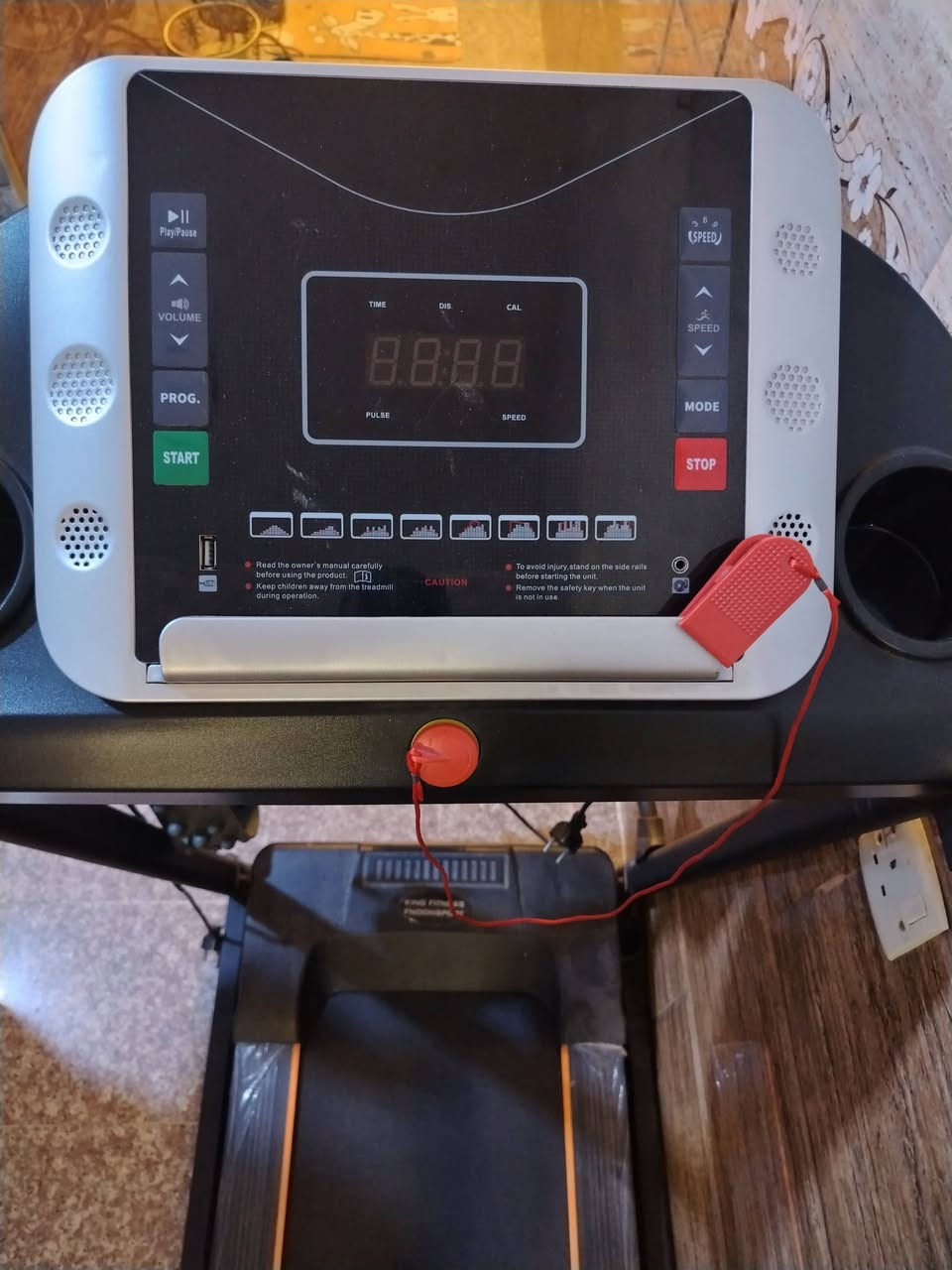 السلام عليكم ورحمة الله وبركاته جهاز جري جديد بمعنى الكلمه استعمال كلش قليل يحمل وزن 140كيلو مع حزام تكسير الشحوم وشاشة وقت مع نبظ القلب مع سماعة هتفون بعد الكيس مالتة بي السعر 250 رقم التلفون *********** وموجود واتس مكاني بغداد الجديدة
