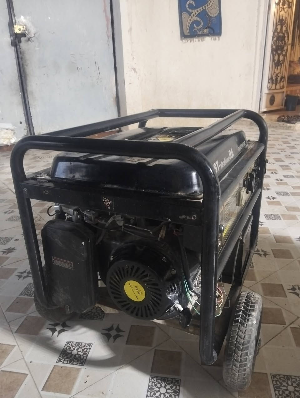 مولد بنزين للبيع
جديد كلش ما مشتغل قليل كلش 
25 انبير 
بنزين 
يشتغل سلف و بكره 

‏‪0788 102 8013
