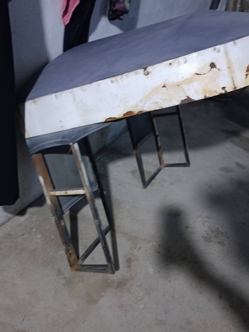 السلام عليكم محجر نص او شفقه نضيفه ودوشمه صارلي فتره من مدوشمها اصليه وجهين جلد وقماش من فوك السعر 35 مكاني نجف الاتصال ***********
