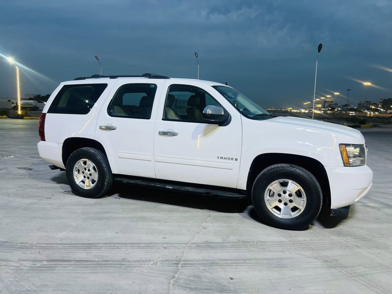 السلام عليكم احبتي الكرام تاهو رقم بصرة 2011 اصل. تحويل. مباشر دخول كندي داخله كلين هنا ڝــ.ـاڔ بيه قطعتين صبغ ورباع بيبان فقط  معروف التاهو بصبغ الرباع. السيارة جديده وجاهزة. كير جديد شرط الفحص محرك جديد شرط الفحص تختم تاير حداديه جديده  سيارة بيها منضمومة  غاز تمشيك 350 كم. يعني انسه البانزين صرف سايبه.     السيارة مال جناي موظف بنفط ڝــ.ـاڔ الها عنده 3 سنوات.   يعني استخدام شخصي. مكان السيارة بصرة بيع ماروس حاضر السعر 185$ الشراي يتصل. واني حاضر 
‭0772 428 8882
