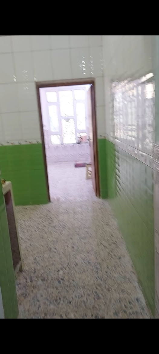 مشتمل حديث للبيع مساحه ١٠٠متر طولاني طابق ونص داموك حي الميمون(الطشاش الاولى ) متكون من استقبال ومطبخ وهول وغرفه نوم وطرمه وصحيات داخليه وخارجيه والطابق الثاني غرفه نوم وهول وسطحين العنوان خلف جامع وحسينيه الحسن العسكري ع ثاني فرع من شارع الجامع على اليمين السعر على 
*********** واتساب و***********وعالخاص
