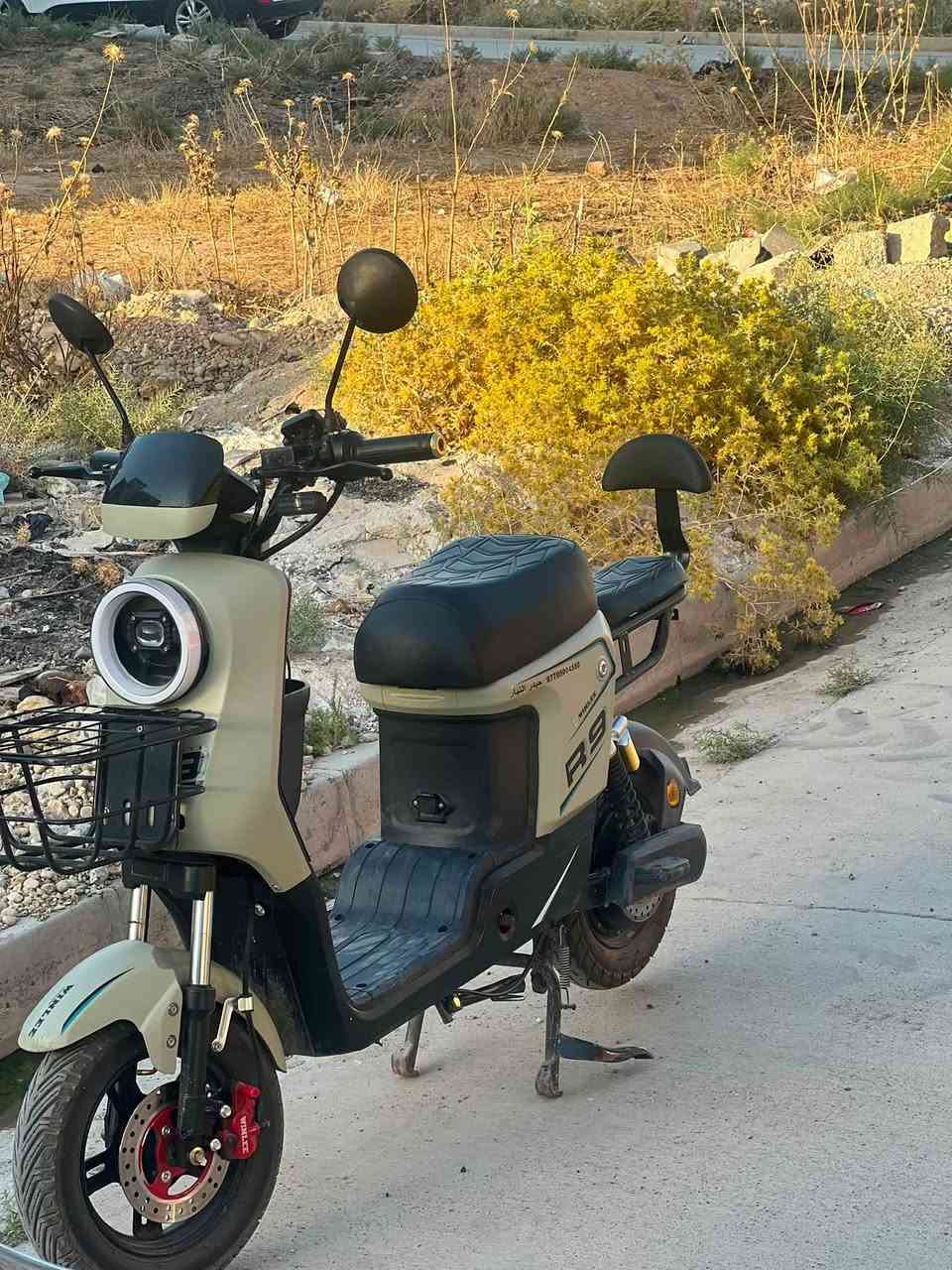 دراجه R9 للبيع باتريات انضاف 5 باتري الونلي الاصلي صارلها 5 اشهر يمي اروح و اجي بيها ع مدرسه فقط السعر 490 وبيها مجال مكاني موصل حي السماح ***********
