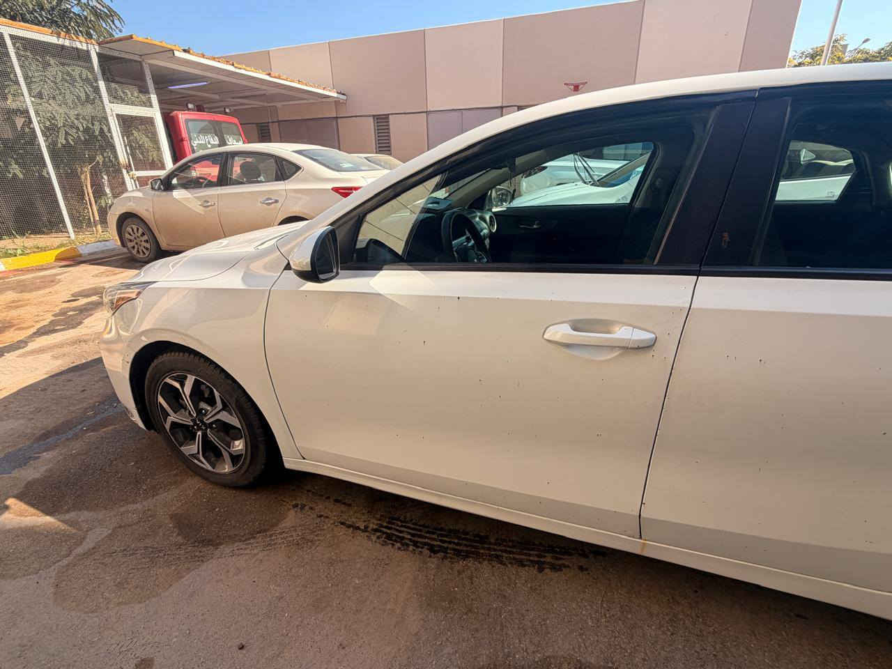 السلام عليكم من رخصة الادمن
كيا فورتي امريكي موديل 21 شمالي باسمنه
مكينه 2000دوش 
سياره حادثها بابتين صفحه السائق 
بيها ملاحظات بسيطه بالكشر
السعر 143ورقه بيها مجال سنويه 27تنتهي
مكاني بغداد مجمع بسماية
***********
