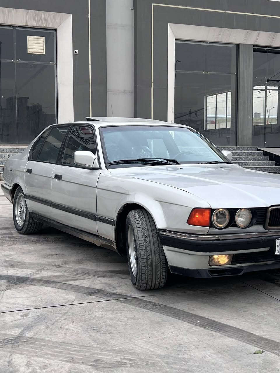 سلام عليكم ورحمة الله وبركاته
للبيع بي ام 730 موديل 1992 مكينه 8 سلندر 

سياره حلوه ماناقصها شي احله من صور 

ملاحضه ضربه بسيطه بدايت الجاملغ اليمين شرط بدون داخل

سياره بسمي شرط التحويل

تدفئه شغاله 

تبريد شغال 

كير ومكينه خير من الله 

تايات سياره جديده

طخم امامي جديد

طخم خلفي جديد 

لايت زنون 

غرفه نضيفه صاج ملكي 

سلايت شغال 

سياره ماناقصها شي مكاني موصل السعر 60 وبيها مجال للاستفسار ***********/***********
