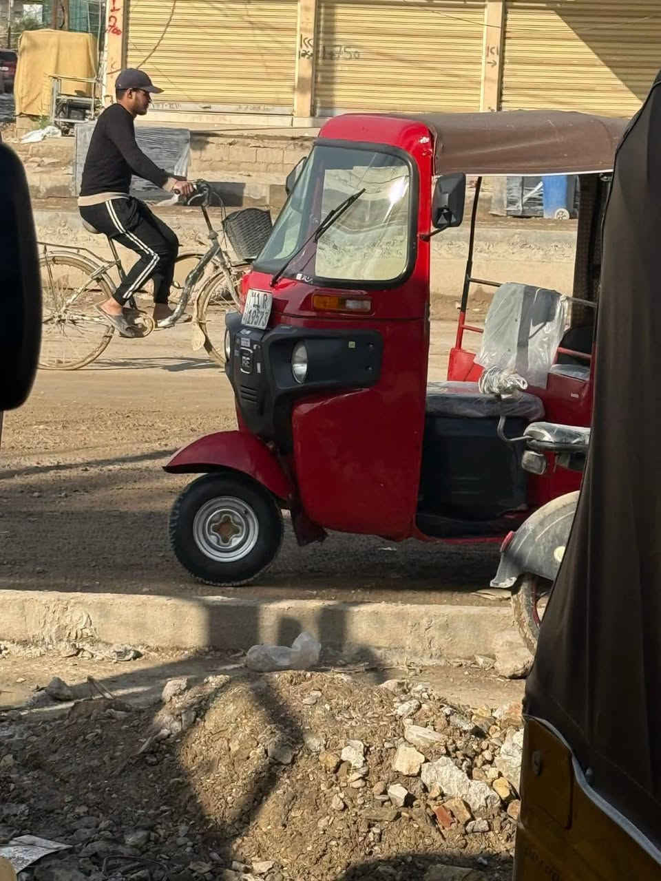 سلام عليكم تكتك لبيع 2018 كامله جديده مرقمه االمكان بغداد البلديات سعر 5 وربع وبيه مجال ***********
