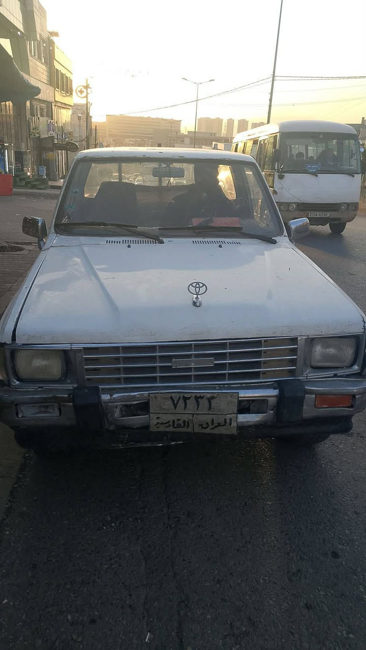 پیکاب مۆدیل1988مەکینەو گێرو ئەکسلو شەنسی کارەبای بەشەرت چوار قولاپ ماڵی کاسپیە ژم***********
