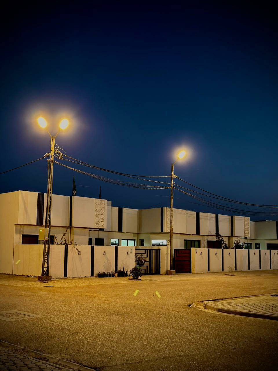 � بيت جاهز للاستلام والسكن المباشر 🔹
مجمع النخيل السكني

▪️ المساحة 200م
▪️ جاهز للاستلام فوراً والسكن مباشرة
▪️ المجمع متكامل الخدمات

💰 تدفع مقدّمة مناسبة
🏦 القرض متوفر (تكمّل المعاملة وتسكن)

📞 لمعرفة التفاصيل كاملة:
مراسلة الصفحة أو اتصال مباشر
***********
