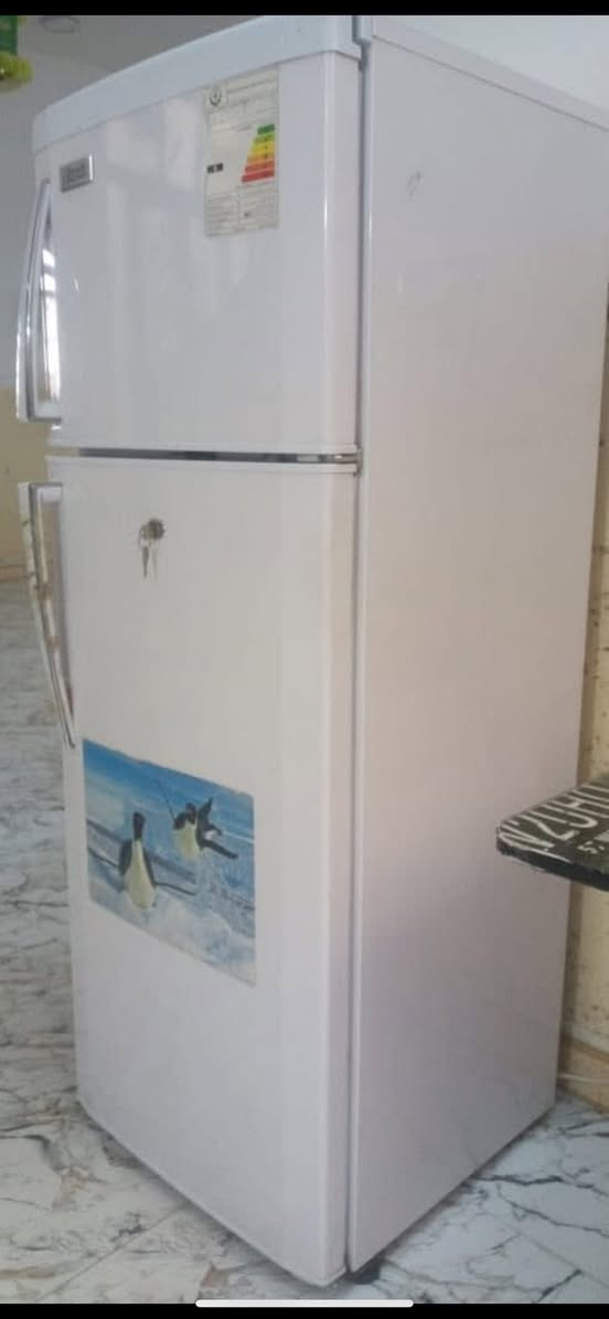 ثلاجة للبيع 12 قدم السعر 160 بيها مجال 
عنوان صقلاويه
للاستفسار ***********
