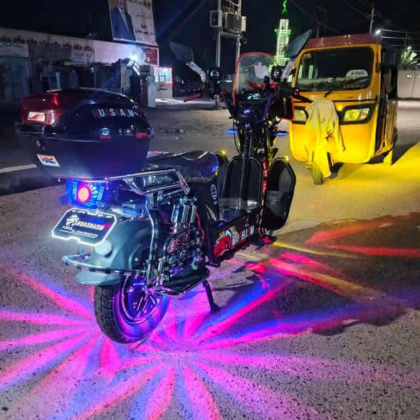 سلام عليكم اخوان مو طور شحن هيوشه للبيع موديل 2025 نضيف ما صارله 4 اشهر من ماخذه باتريات 6باتري  يقرن 12 سعر 800 وبيه مجال يلي يحب يتصل عله رقم ‏‪***********‬‏
