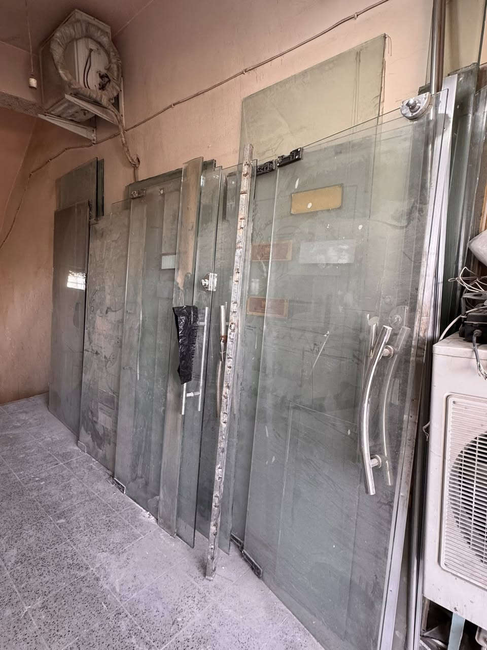 السلام عليكم عندي هذا الجام كلة الي محتاجة خلي يخابرني العنوان الحارثية ***********
