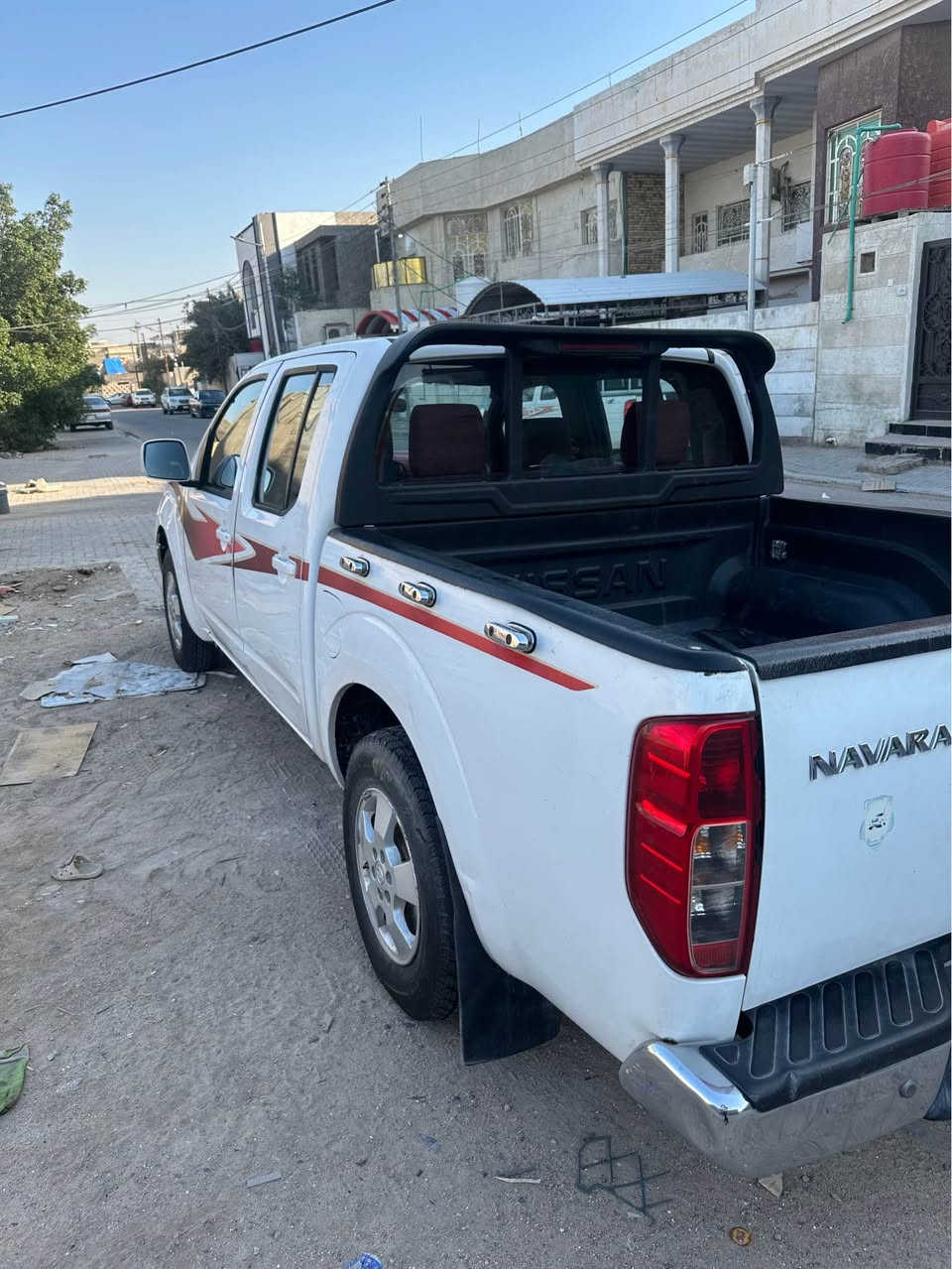 نيسان نيفارا موديل 2014 ماشيه 160 بيها بنيد مصبوغ فقط والقماره بيها حالوب السياره نضيفه وحلوه حداده جديده وتخم تاير تبريد شغال داخلها جديد بدي نضيف المكينه مفتوحه فقط 
السعر 105
الرقم *********** البصرة, العراق
