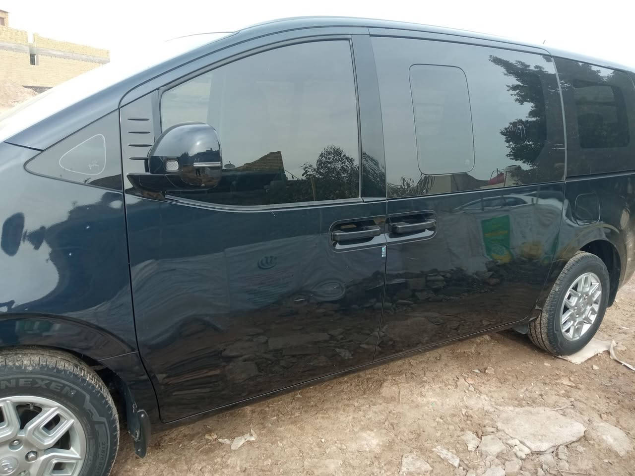 ستاريا للبيع فان مشترك 2023بدون رقم  بيه ضربه الباب والبنيد وجاملغ الامامي اسياره مكينه كاز 6كامرات كشنات كهربائي اسياره جديد مامشيه استفسار اتصل *********** اسعر 185وبيه مجال قليل
