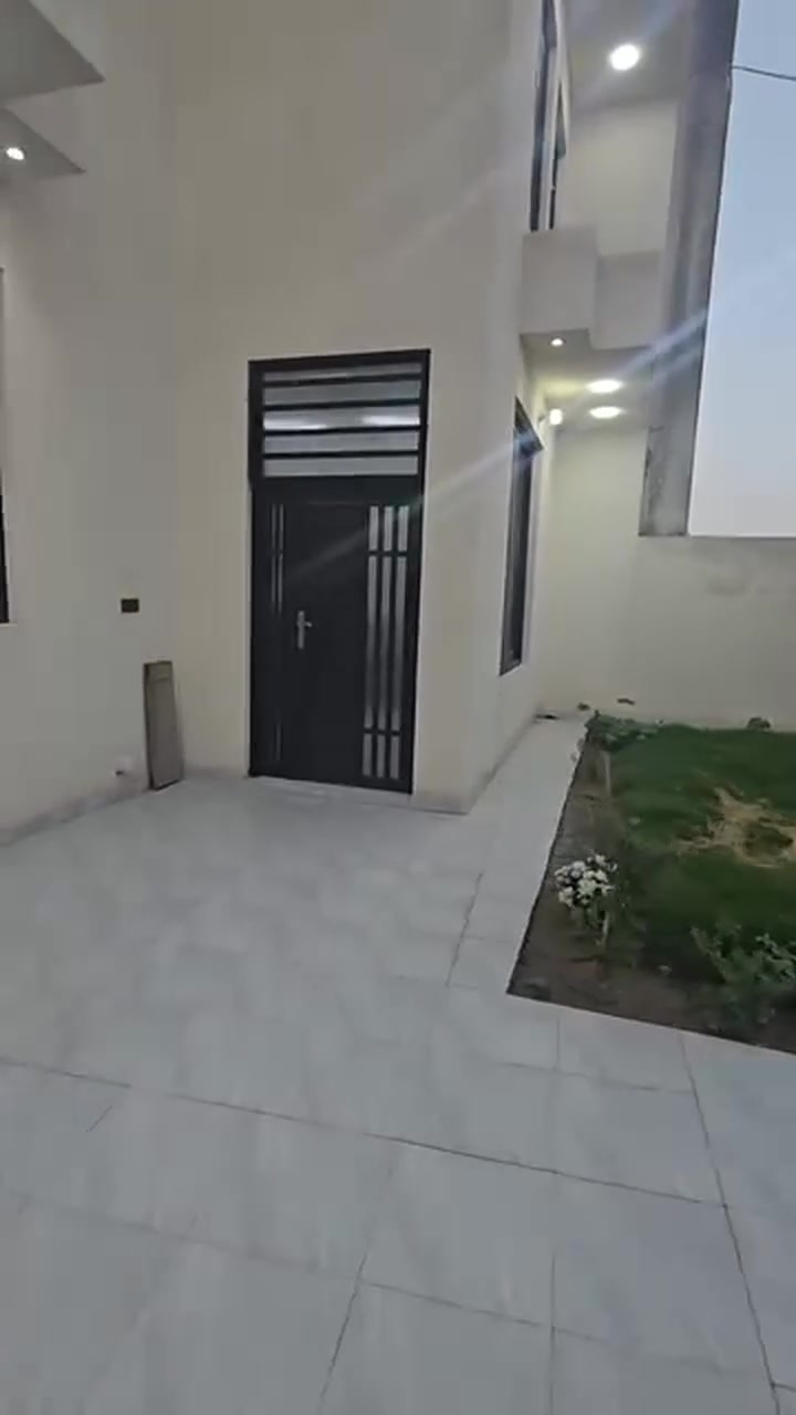 دار للبيع مساحتها ٢٧٥ متر
الكوت الجديده شارع بترومين قرب مدرسه السرور
طابقين ٦ غرف نوم
عرض الشارع ١٣متر
***********
