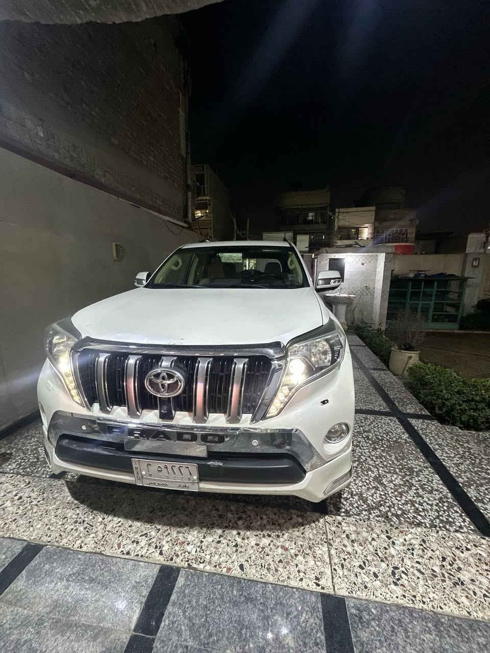 السلام عليكم 
برادو 2014 فئة vx 
خليجيه
المواصفات الvx معروفه تجي ١/١ فول مواصفات للاخير
السياره مكفوله من الصبغ ولا قطره صبغ بيها نهائيا ومحرك ٦ سلندر 
لكن بيه ملاحظات الباب خل السائق بي شخط وباقي على وضعه 
وخشم البنيد هم بي طخه وباقي على وضعه والصندوك بي ضربه هم بسيطه وهم على وضعه رقم بغداد مشروع وطني وباسمي وهزه كامله تحويل ثاني يوم السياره ماشه ١٧١  الف كيلوا متر كير مكينه مكفولات غير هذا المذكور ماكو شي  هاي الصور قبل لا احول الرقم الجديد هسه رقمه جديد سنويته جديده للتواصل 
***********
***********
السعر ٣٤٠ بيه مجال كلش بسيط
