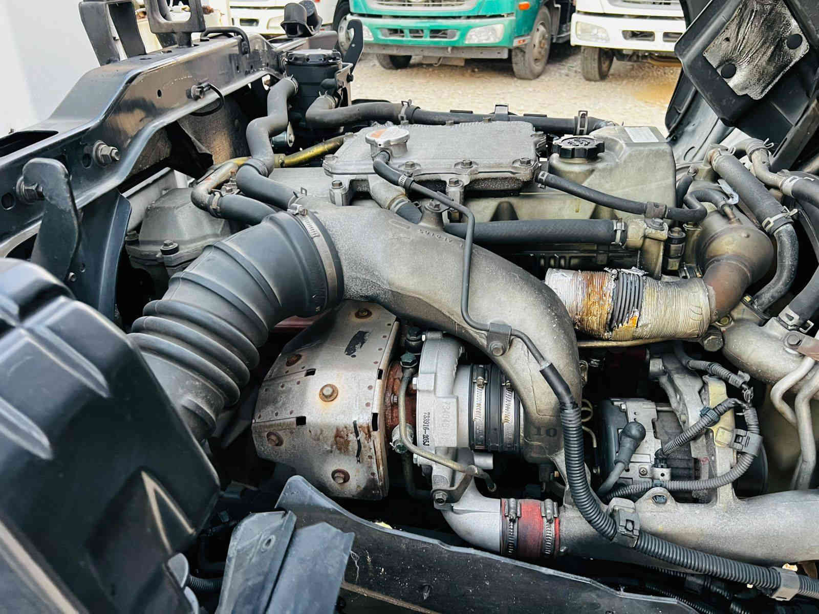 اللهم صل ع محمد وآل محمد 👍🇮🇶🇮🇶
هينو شيطان كابسه نفايات كبسه 10 مكعب 
مكينه 5 سلندر كهرباء دخول جديد 
 معرض النصر / قضاء النصر / ذي قار 
***********
***********
